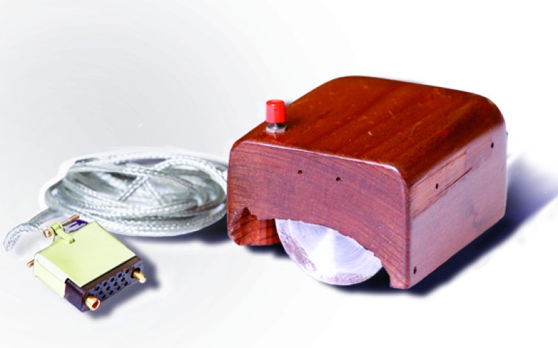 O segundo protótipo do mouse de Douglas Engelbart: o modelo sem rodas que quase mudou tudo